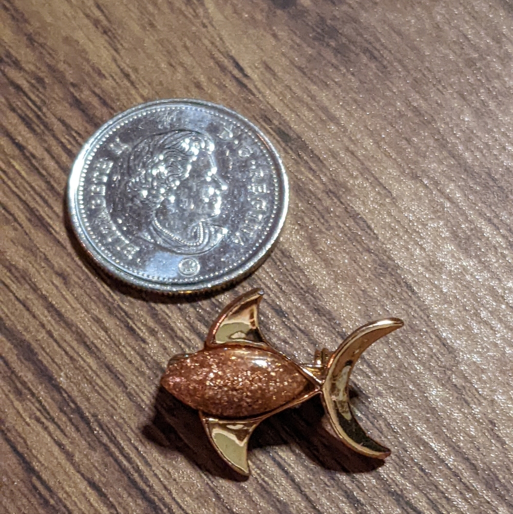 5/$20 small rose gold tone fish brooch